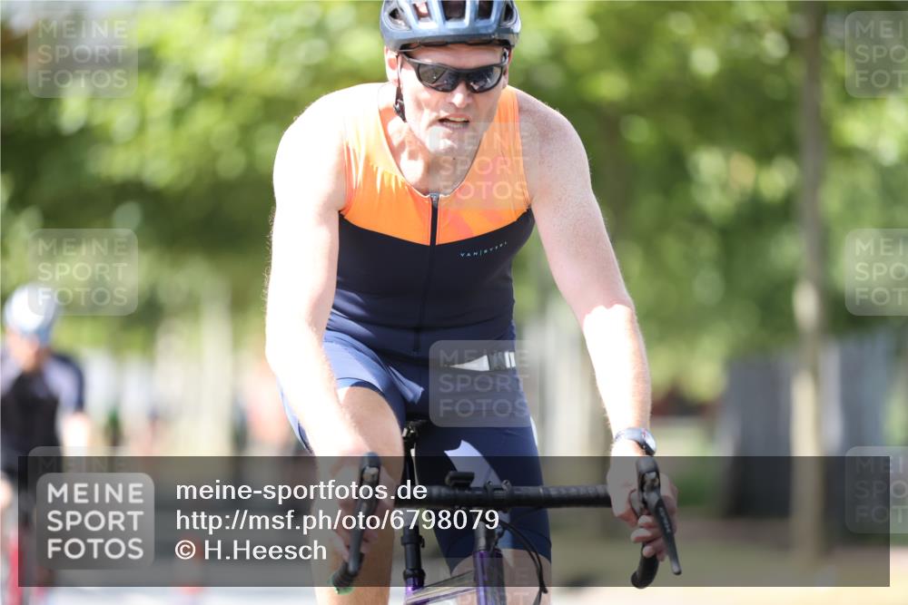 11.08.2024 - GEWOBA Citytriathlon Bremen H.Heesch http://msf.ph/oto/6798079 11.08.2024 13:35:03 Radfahren 295, 296, 319, 365, 420, 431, 440, 445, 515, 544, 548, 598, 724 meine-sportfotos.de