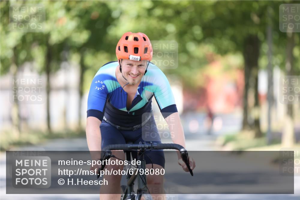 11.08.2024 - GEWOBA Citytriathlon Bremen H.Heesch http://msf.ph/oto/6798080 11.08.2024 11:53:32 Laufen  meine-sportfotos.de