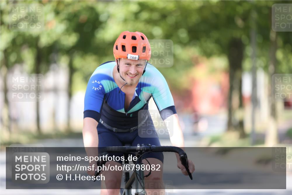 11.08.2024 - GEWOBA Citytriathlon Bremen H.Heesch http://msf.ph/oto/6798082 11.08.2024 11:53:32 Laufen  meine-sportfotos.de