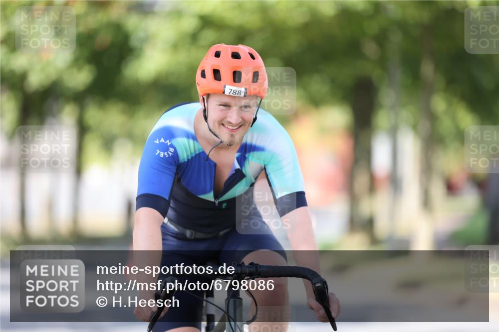 11.08.2024 - GEWOBA Citytriathlon Bremen H.Heesch http://msf.ph/oto/6798086 11.08.2024 11:53:33 Laufen  meine-sportfotos.de