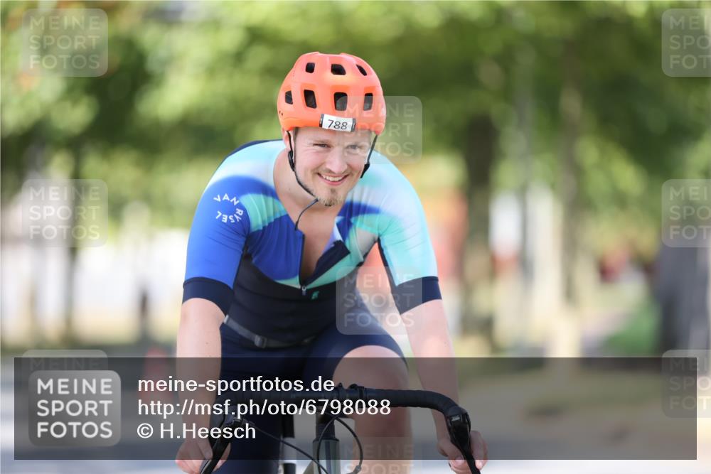 11.08.2024 - GEWOBA Citytriathlon Bremen H.Heesch http://msf.ph/oto/6798088 11.08.2024 11:53:33 Laufen  meine-sportfotos.de