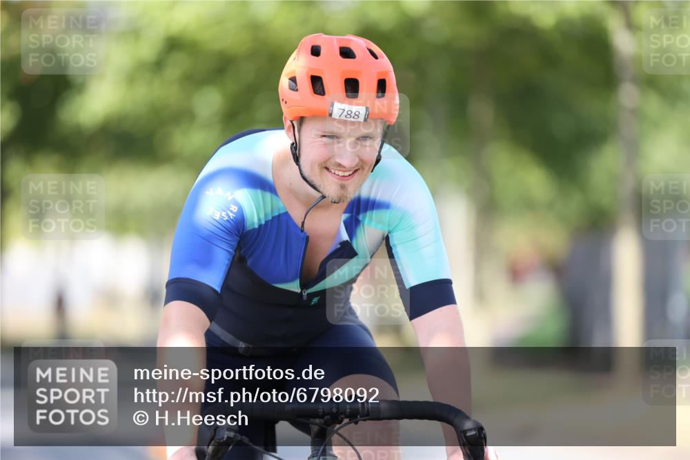 11.08.2024 - GEWOBA Citytriathlon Bremen H.Heesch http://msf.ph/oto/6798092 11.08.2024 11:53:33 Laufen  meine-sportfotos.de