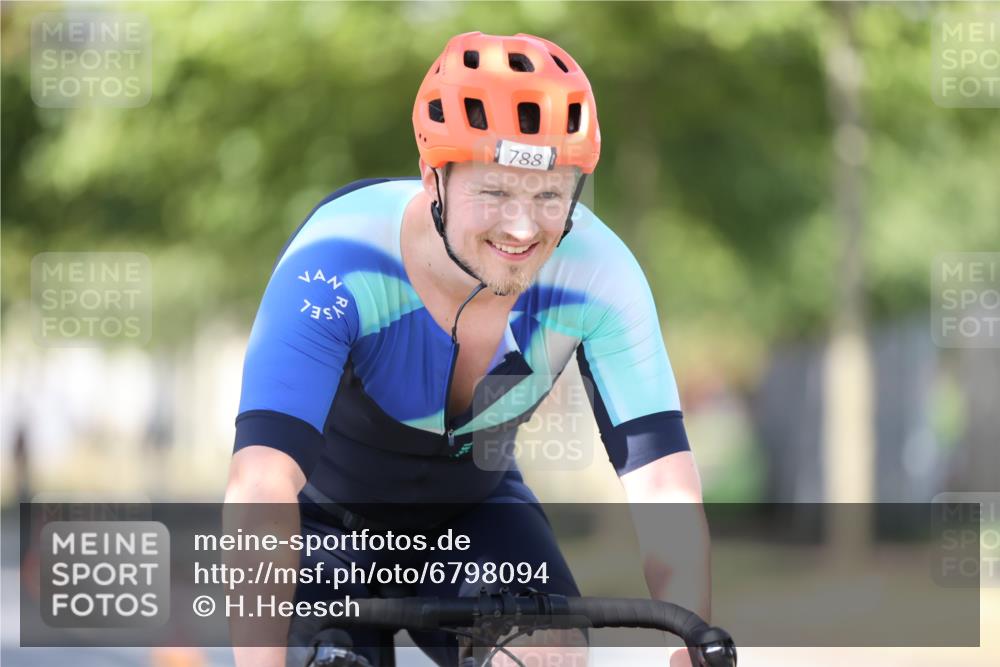 11.08.2024 - GEWOBA Citytriathlon Bremen H.Heesch http://msf.ph/oto/6798094 11.08.2024 11:53:33 Laufen  meine-sportfotos.de