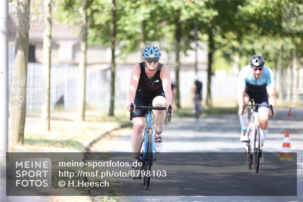 11.08.2024 - GEWOBA Citytriathlon Bremen H.Heesch http://msf.ph/oto/6798103 11.08.2024 11:53:40 Laufen  meine-sportfotos.de