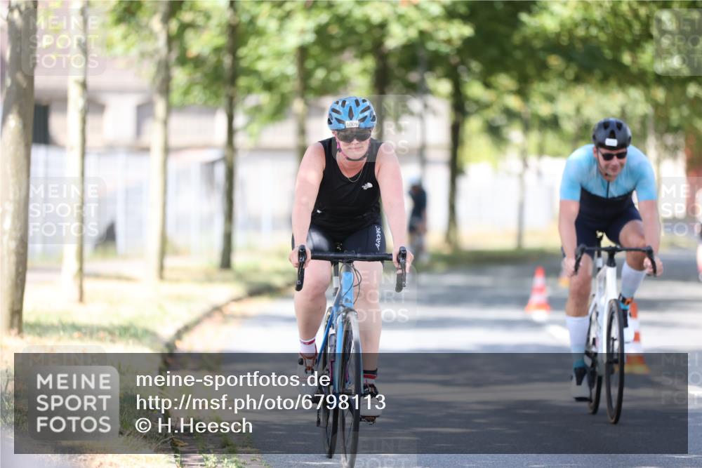 11.08.2024 - GEWOBA Citytriathlon Bremen H.Heesch http://msf.ph/oto/6798113 11.08.2024 11:53:40 Laufen  meine-sportfotos.de