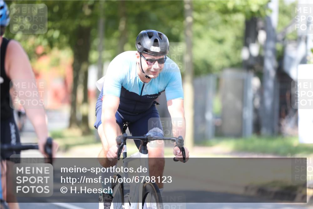 11.08.2024 - GEWOBA Citytriathlon Bremen H.Heesch http://msf.ph/oto/6798123 11.08.2024 11:53:41 Laufen  meine-sportfotos.de