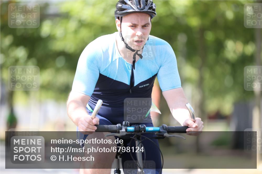 11.08.2024 - GEWOBA Citytriathlon Bremen H.Heesch http://msf.ph/oto/6798124 11.08.2024 13:35:07 Radfahren 295, 296, 319, 365, 420, 421, 431, 444, 445, 515, 544, 548, 564, 598, 611, 677, 724 meine-sportfotos.de