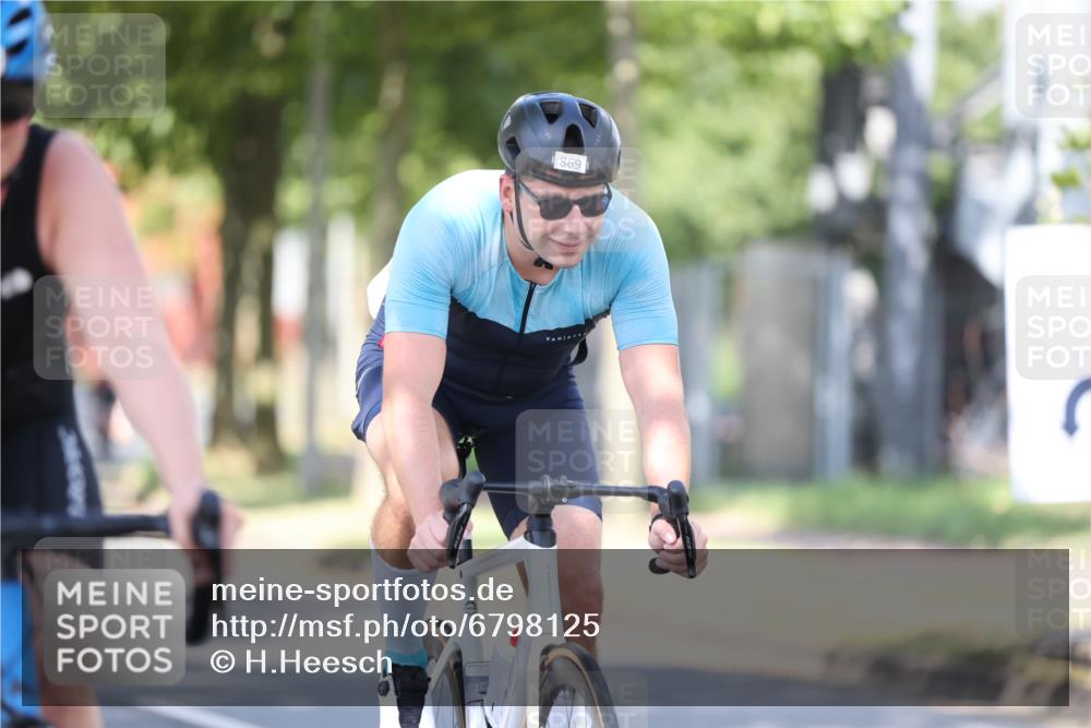 11.08.2024 - GEWOBA Citytriathlon Bremen H.Heesch http://msf.ph/oto/6798125 11.08.2024 11:53:41 Laufen  meine-sportfotos.de