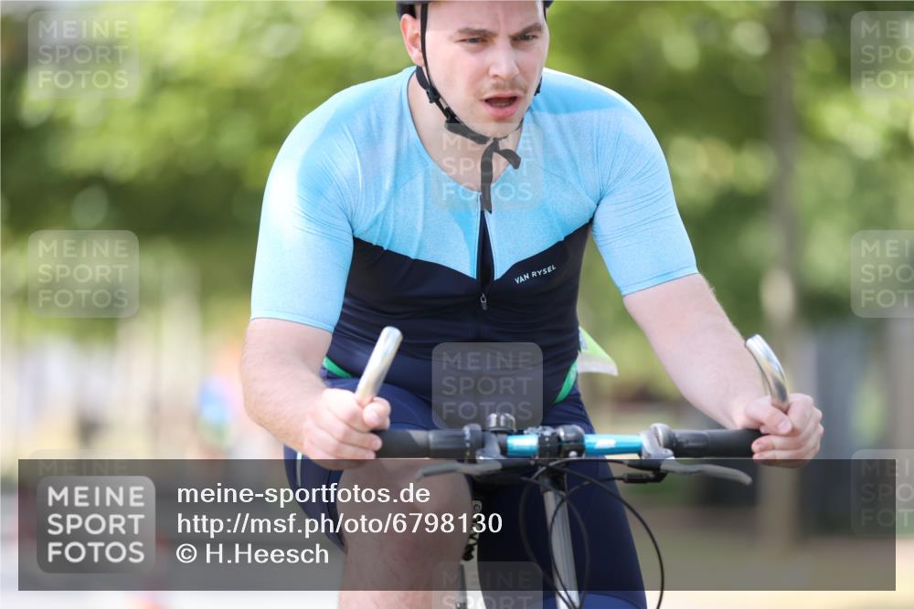 11.08.2024 - GEWOBA Citytriathlon Bremen H.Heesch http://msf.ph/oto/6798130 11.08.2024 13:35:07 Radfahren 295, 296, 319, 365, 420, 421, 431, 444, 445, 515, 544, 548, 564, 598, 611, 677, 724 meine-sportfotos.de