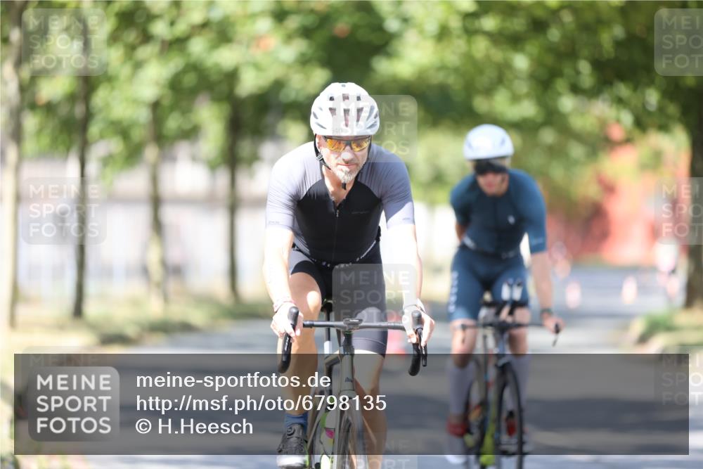 11.08.2024 - GEWOBA Citytriathlon Bremen H.Heesch http://msf.ph/oto/6798135 11.08.2024 11:53:45 Laufen  meine-sportfotos.de