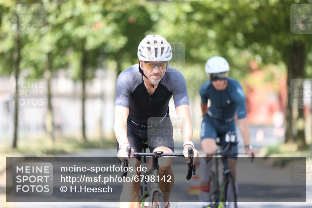 11.08.2024 - GEWOBA Citytriathlon Bremen H.Heesch http://msf.ph/oto/6798142 11.08.2024 11:53:45 Laufen  meine-sportfotos.de