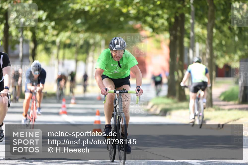11.08.2024 - GEWOBA Citytriathlon Bremen H.Heesch http://msf.ph/oto/6798145 11.08.2024 13:35:10 Radfahren 295, 296, 319, 365, 420, 421, 431, 444, 445, 515, 544, 548, 564, 598, 611, 677, 724 meine-sportfotos.de