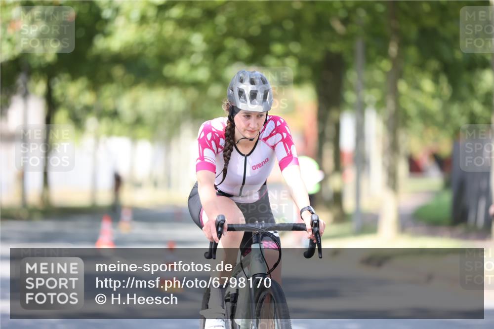 11.08.2024 - GEWOBA Citytriathlon Bremen H.Heesch http://msf.ph/oto/6798170 11.08.2024 11:54:00 Laufen  meine-sportfotos.de