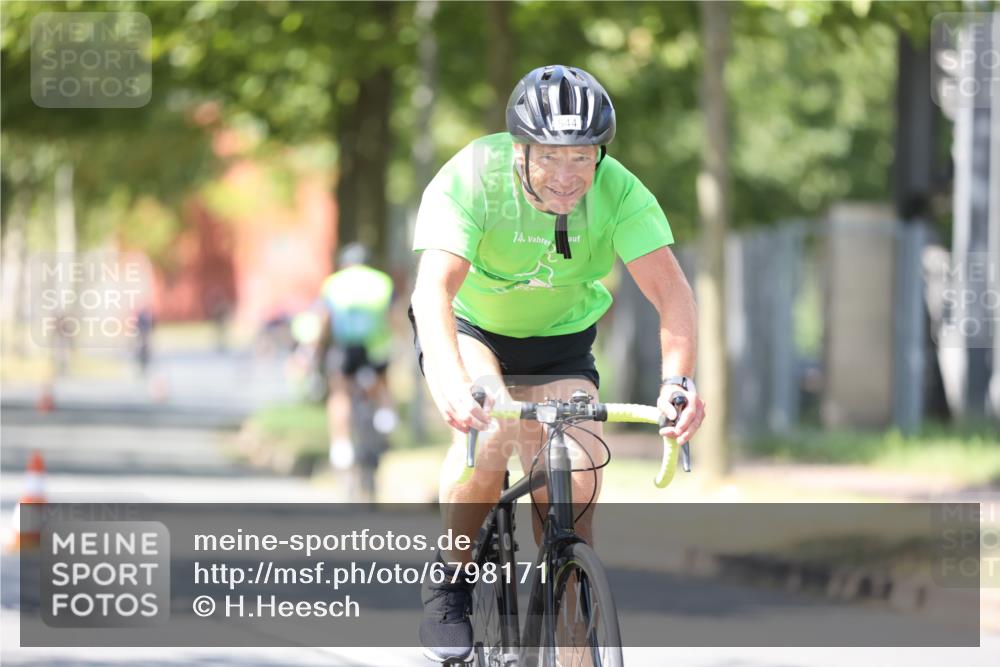 11.08.2024 - GEWOBA Citytriathlon Bremen H.Heesch http://msf.ph/oto/6798171 11.08.2024 13:35:11 Radfahren 295, 296, 319, 365, 420, 421, 431, 444, 445, 515, 544, 548, 564, 598, 611, 677, 724 meine-sportfotos.de