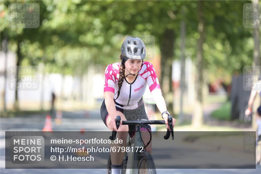 11.08.2024 - GEWOBA Citytriathlon Bremen H.Heesch http://msf.ph/oto/6798172 11.08.2024 11:54:00 Laufen  meine-sportfotos.de