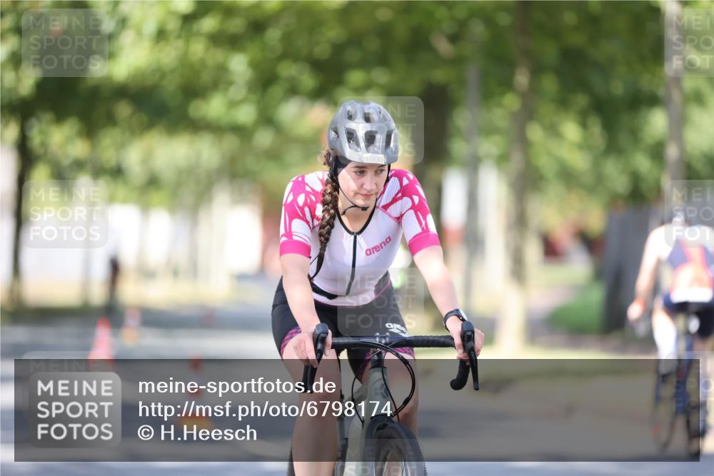 11.08.2024 - GEWOBA Citytriathlon Bremen H.Heesch http://msf.ph/oto/6798174 11.08.2024 11:54:00 Laufen  meine-sportfotos.de