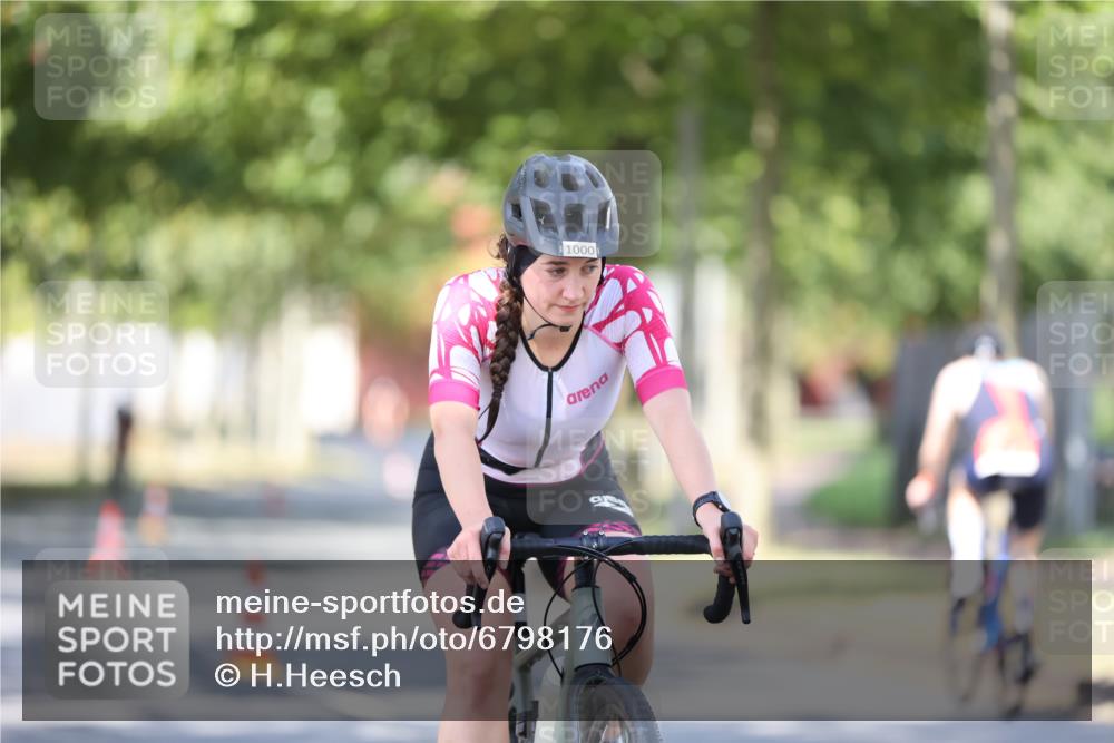 11.08.2024 - GEWOBA Citytriathlon Bremen H.Heesch http://msf.ph/oto/6798176 11.08.2024 11:54:01 Laufen  meine-sportfotos.de