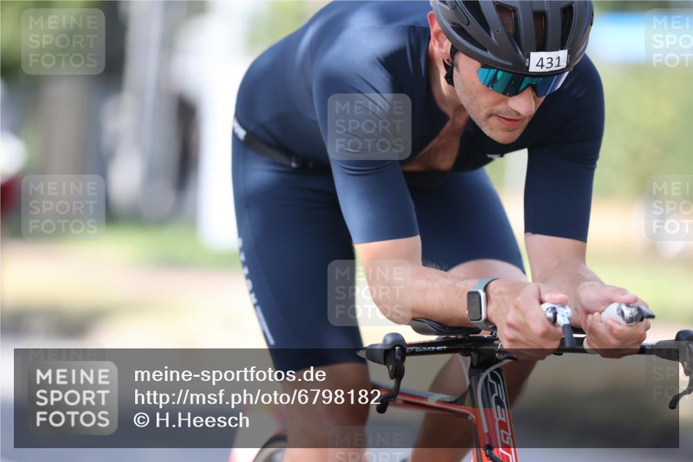 11.08.2024 - GEWOBA Citytriathlon Bremen H.Heesch http://msf.ph/oto/6798182 11.08.2024 13:35:13 Radfahren 295, 296, 319, 420, 421, 431, 444, 445, 515, 544, 548, 564, 598, 611, 677, 724 meine-sportfotos.de