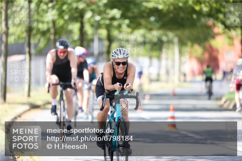 11.08.2024 - GEWOBA Citytriathlon Bremen H.Heesch http://msf.ph/oto/6798184 11.08.2024 13:35:15 Radfahren 295, 296, 420, 421, 431, 444, 445, 515, 544, 564, 598, 611, 677, 724 meine-sportfotos.de