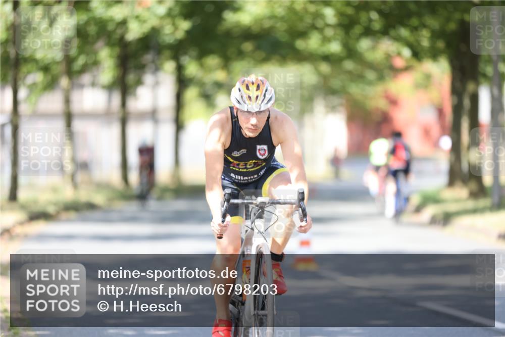 11.08.2024 - GEWOBA Citytriathlon Bremen H.Heesch http://msf.ph/oto/6798203 11.08.2024 11:54:03 Laufen  meine-sportfotos.de