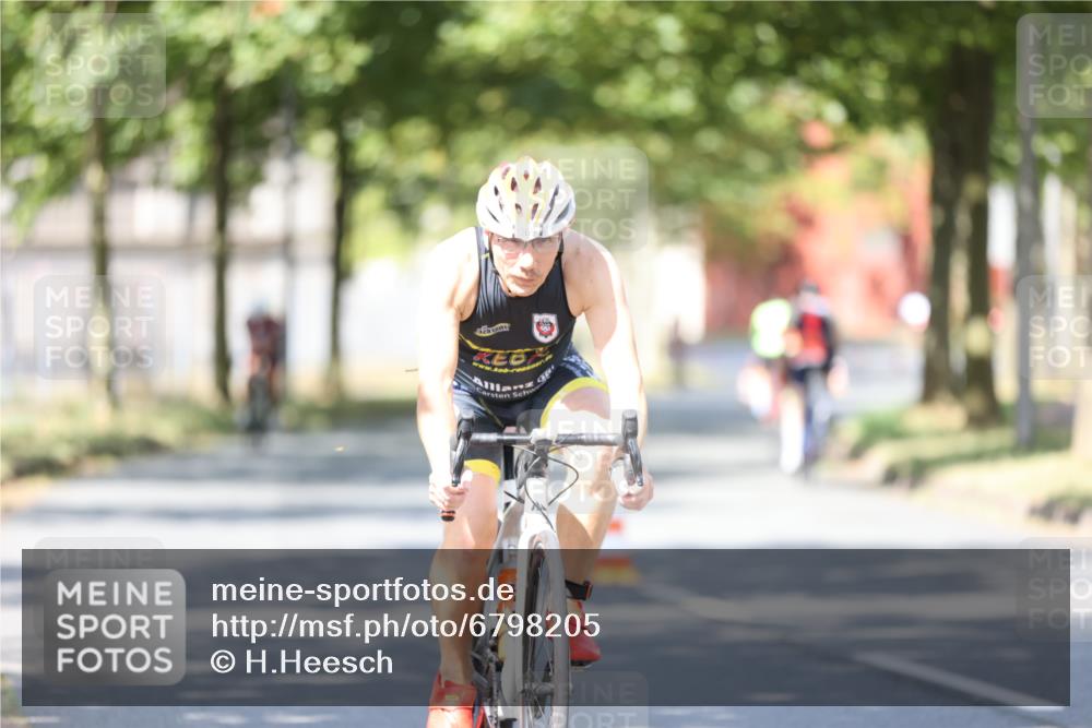 11.08.2024 - GEWOBA Citytriathlon Bremen H.Heesch http://msf.ph/oto/6798205 11.08.2024 11:54:03 Laufen  meine-sportfotos.de