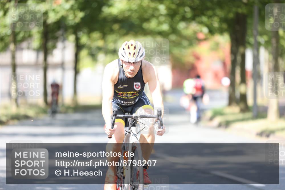 11.08.2024 - GEWOBA Citytriathlon Bremen H.Heesch http://msf.ph/oto/6798207 11.08.2024 11:54:03 Laufen  meine-sportfotos.de