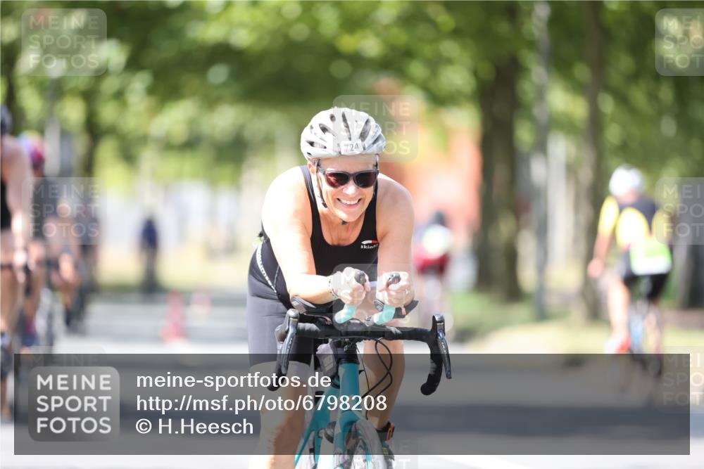 11.08.2024 - GEWOBA Citytriathlon Bremen H.Heesch http://msf.ph/oto/6798208 11.08.2024 13:35:15 Radfahren 295, 296, 420, 421, 431, 444, 445, 515, 544, 564, 598, 611, 677, 724 meine-sportfotos.de