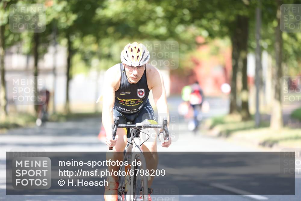11.08.2024 - GEWOBA Citytriathlon Bremen H.Heesch http://msf.ph/oto/6798209 11.08.2024 11:54:03 Laufen  meine-sportfotos.de