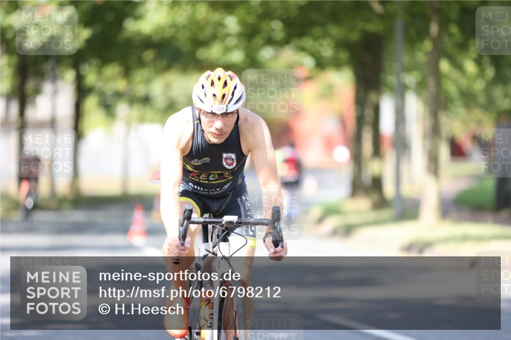 11.08.2024 - GEWOBA Citytriathlon Bremen H.Heesch http://msf.ph/oto/6798212 11.08.2024 11:54:03 Laufen  meine-sportfotos.de