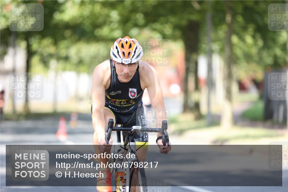 11.08.2024 - GEWOBA Citytriathlon Bremen H.Heesch http://msf.ph/oto/6798217 11.08.2024 11:54:03 Laufen  meine-sportfotos.de