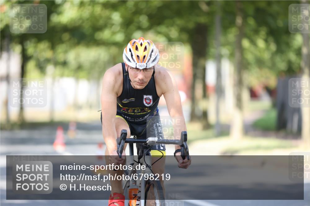 11.08.2024 - GEWOBA Citytriathlon Bremen H.Heesch http://msf.ph/oto/6798219 11.08.2024 11:54:03 Laufen  meine-sportfotos.de