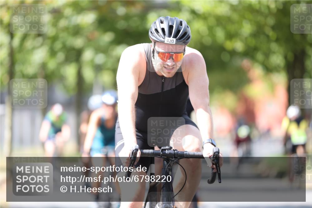 11.08.2024 - GEWOBA Citytriathlon Bremen H.Heesch http://msf.ph/oto/6798220 11.08.2024 13:35:16 Radfahren 295, 296, 420, 421, 431, 444, 445, 544, 564, 598, 611, 677, 724 meine-sportfotos.de