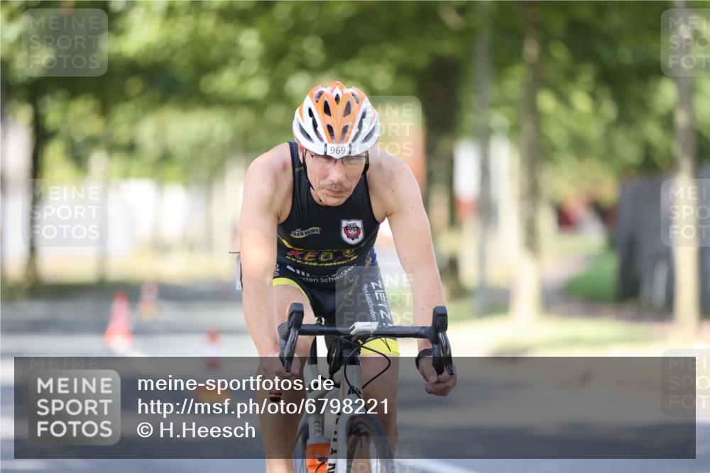11.08.2024 - GEWOBA Citytriathlon Bremen H.Heesch http://msf.ph/oto/6798221 11.08.2024 11:54:03 Laufen  meine-sportfotos.de