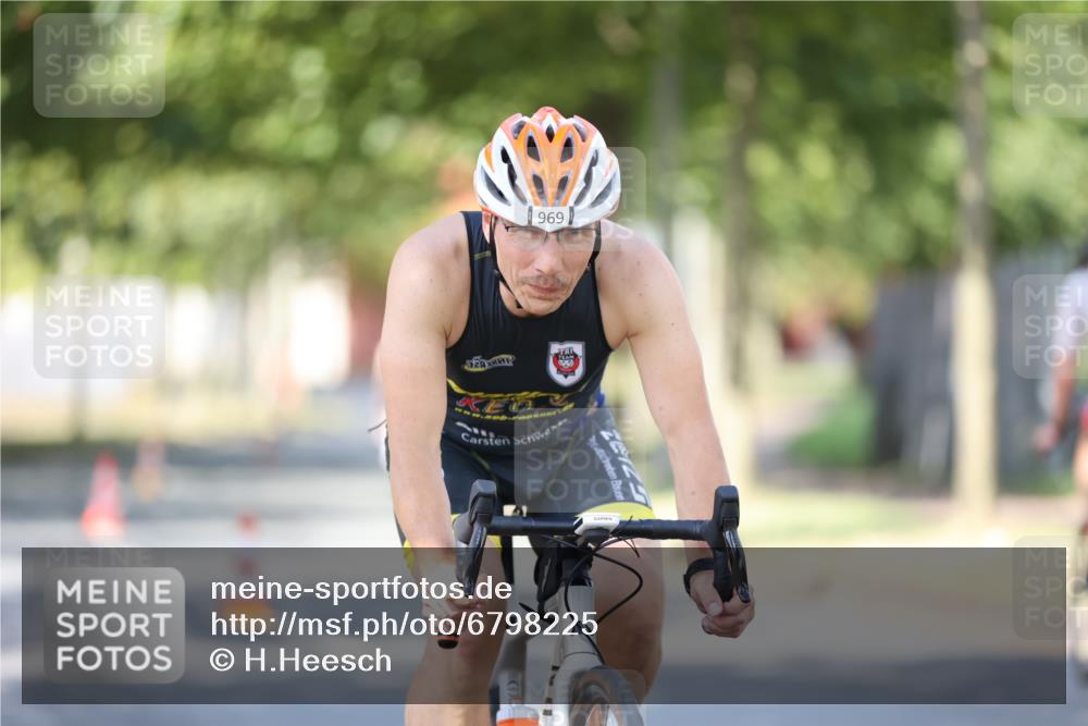11.08.2024 - GEWOBA Citytriathlon Bremen H.Heesch http://msf.ph/oto/6798225 11.08.2024 11:54:03 Laufen  meine-sportfotos.de