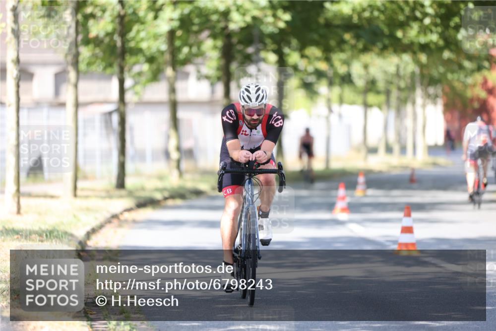 11.08.2024 - GEWOBA Citytriathlon Bremen H.Heesch http://msf.ph/oto/6798243 11.08.2024 11:54:07 Laufen  meine-sportfotos.de