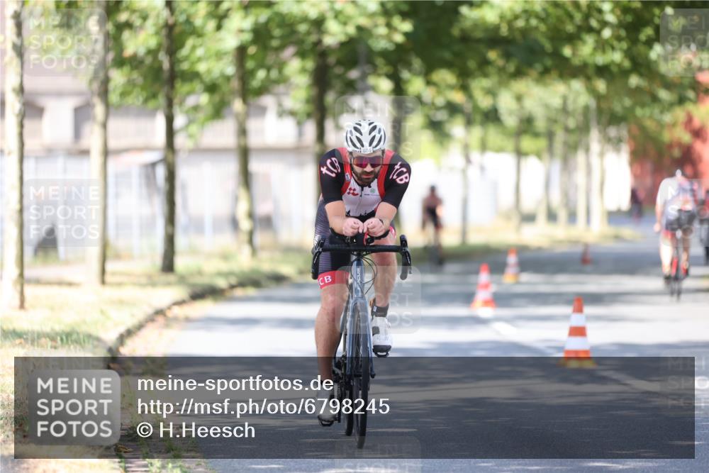 11.08.2024 - GEWOBA Citytriathlon Bremen H.Heesch http://msf.ph/oto/6798245 11.08.2024 11:54:07 Laufen  meine-sportfotos.de