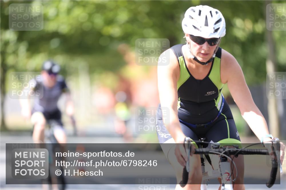 11.08.2024 - GEWOBA Citytriathlon Bremen H.Heesch http://msf.ph/oto/6798246 11.08.2024 13:35:18 Radfahren 295, 296, 420, 421, 431, 444, 544, 564, 598, 611, 677, 724, 725 meine-sportfotos.de