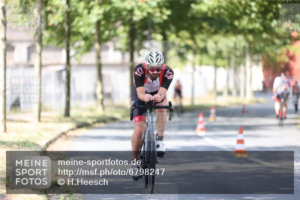 11.08.2024 - GEWOBA Citytriathlon Bremen H.Heesch http://msf.ph/oto/6798247 11.08.2024 11:54:07 Laufen  meine-sportfotos.de
