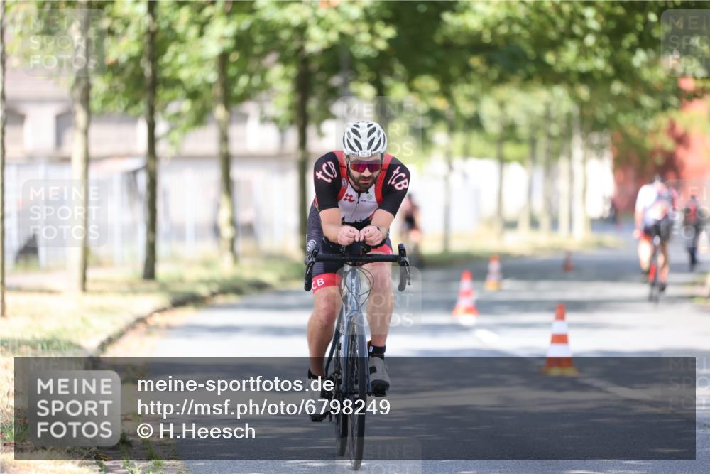 11.08.2024 - GEWOBA Citytriathlon Bremen H.Heesch http://msf.ph/oto/6798249 11.08.2024 11:54:07 Laufen  meine-sportfotos.de