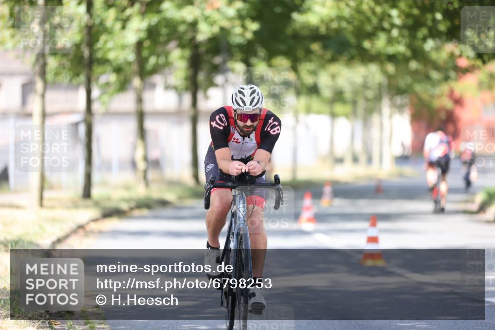11.08.2024 - GEWOBA Citytriathlon Bremen H.Heesch http://msf.ph/oto/6798253 11.08.2024 11:54:07 Laufen  meine-sportfotos.de