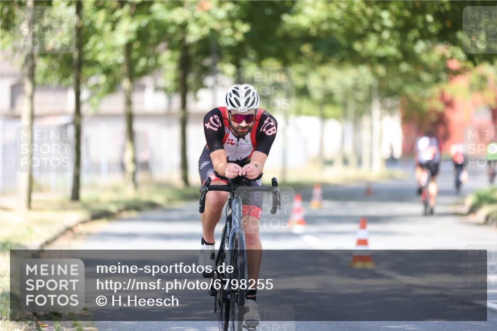 11.08.2024 - GEWOBA Citytriathlon Bremen H.Heesch http://msf.ph/oto/6798255 11.08.2024 11:54:07 Laufen  meine-sportfotos.de