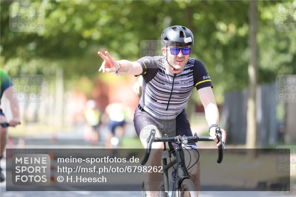 11.08.2024 - GEWOBA Citytriathlon Bremen H.Heesch http://msf.ph/oto/6798262 11.08.2024 13:35:19 Radfahren 295, 296, 420, 421, 431, 444, 544, 564, 598, 611, 677, 724, 725 meine-sportfotos.de