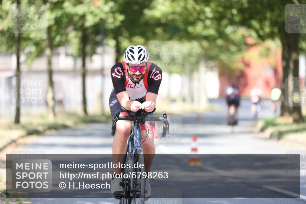 11.08.2024 - GEWOBA Citytriathlon Bremen H.Heesch http://msf.ph/oto/6798263 11.08.2024 11:54:07 Laufen  meine-sportfotos.de