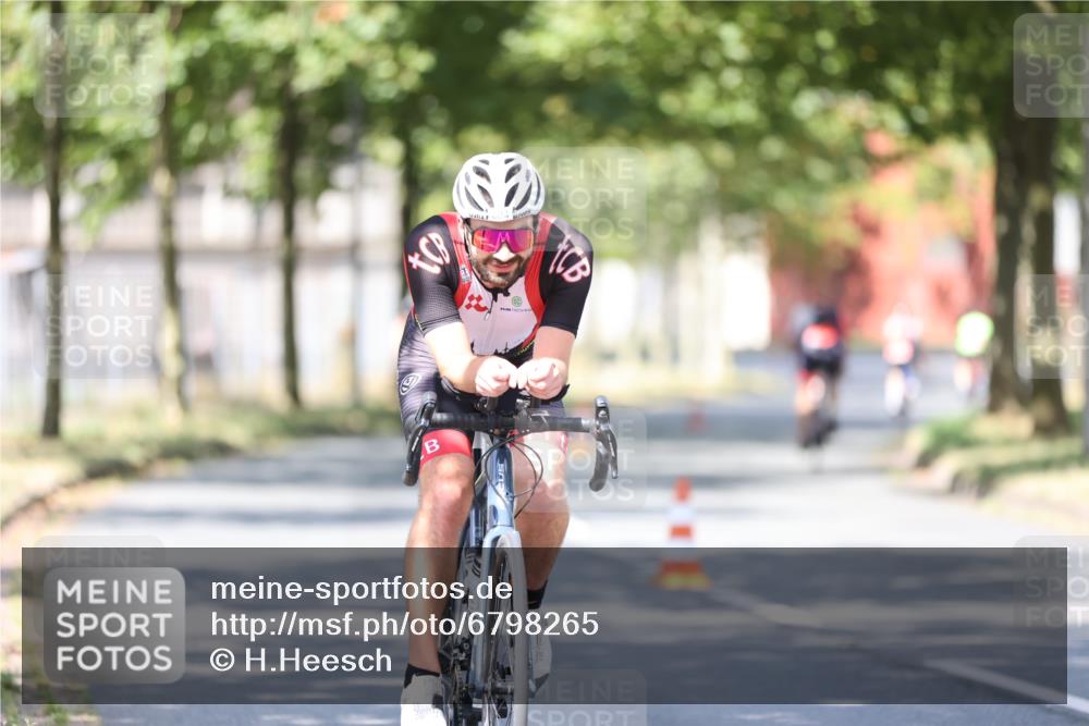 11.08.2024 - GEWOBA Citytriathlon Bremen H.Heesch http://msf.ph/oto/6798265 11.08.2024 11:54:08 Laufen  meine-sportfotos.de