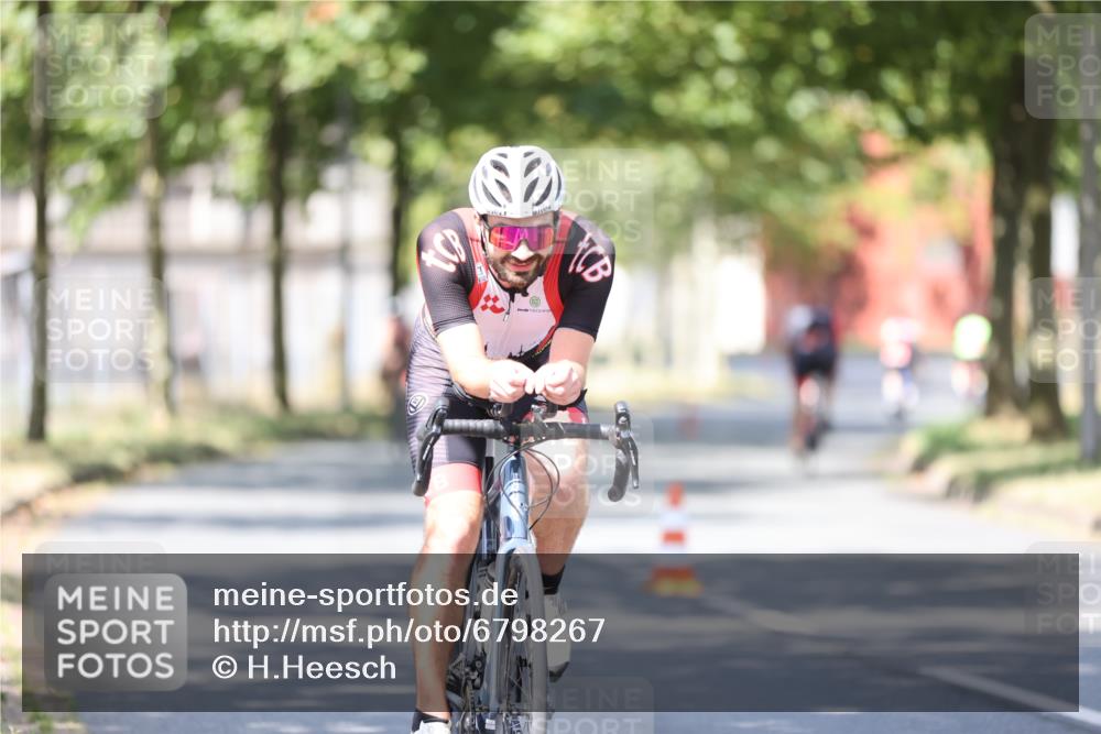 11.08.2024 - GEWOBA Citytriathlon Bremen H.Heesch http://msf.ph/oto/6798267 11.08.2024 11:54:08 Laufen  meine-sportfotos.de