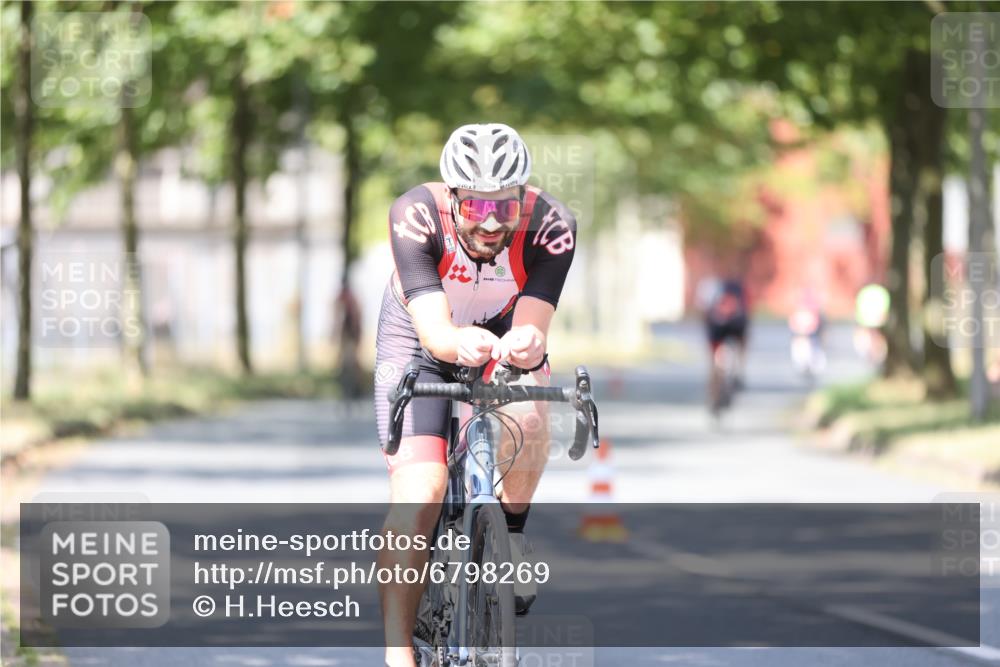 11.08.2024 - GEWOBA Citytriathlon Bremen H.Heesch http://msf.ph/oto/6798269 11.08.2024 11:54:08 Laufen  meine-sportfotos.de