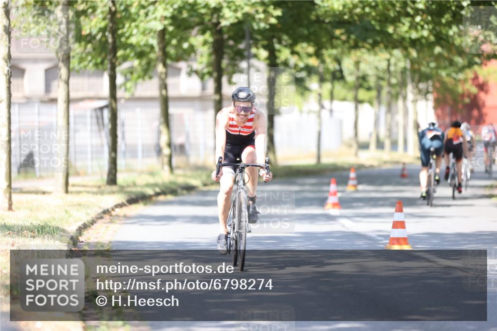 11.08.2024 - GEWOBA Citytriathlon Bremen H.Heesch http://msf.ph/oto/6798274 11.08.2024 11:54:11 Laufen  meine-sportfotos.de