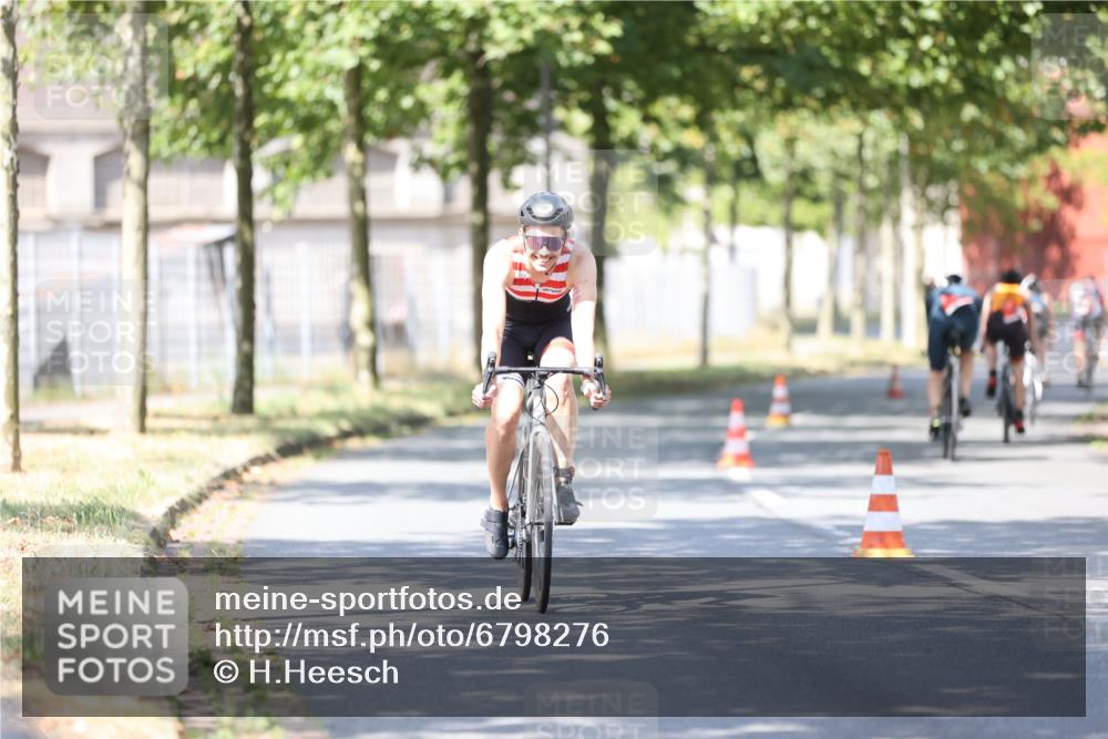 11.08.2024 - GEWOBA Citytriathlon Bremen H.Heesch http://msf.ph/oto/6798276 11.08.2024 11:54:11 Laufen  meine-sportfotos.de