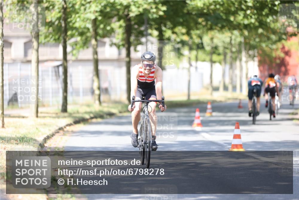 11.08.2024 - GEWOBA Citytriathlon Bremen H.Heesch http://msf.ph/oto/6798278 11.08.2024 11:54:11 Laufen  meine-sportfotos.de