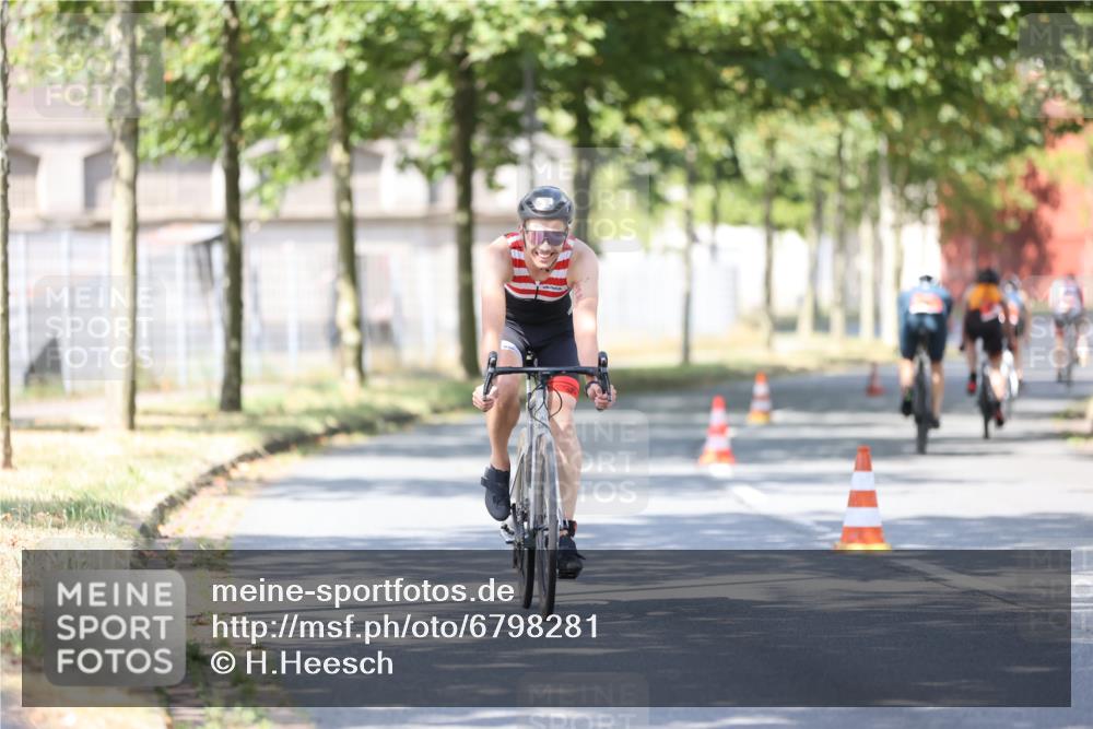 11.08.2024 - GEWOBA Citytriathlon Bremen H.Heesch http://msf.ph/oto/6798281 11.08.2024 11:54:11 Laufen  meine-sportfotos.de